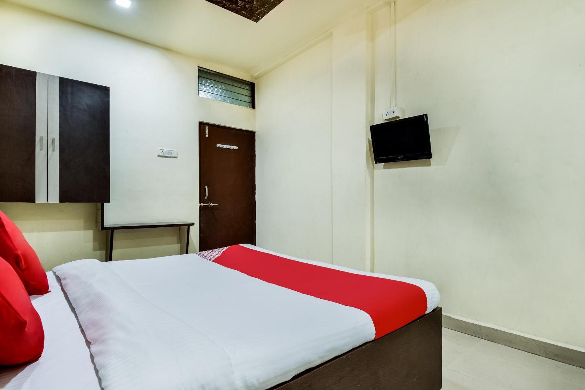 Hotel O Aryan Khāmgaon Extérieur photo